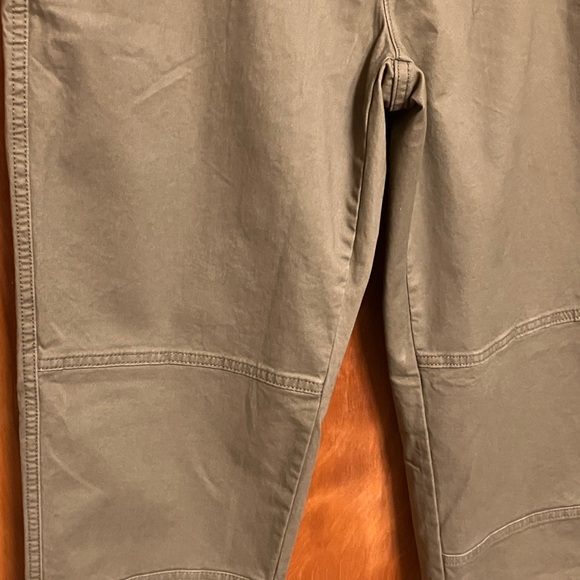 BANANA REPUBLIC. “Campground” Slim Mid-Rise Pants Ankle Pants. Size 6. NWT - Picture 5 of 11